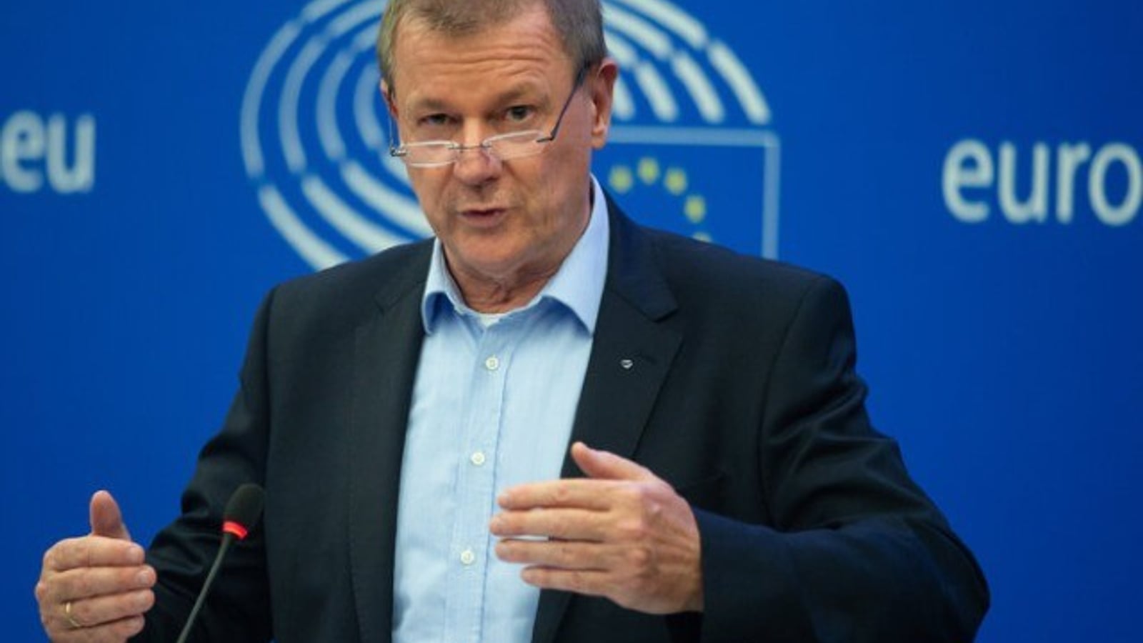 Tim Alker European Parliament greenlights Renewable Energy Directive | Enlit World